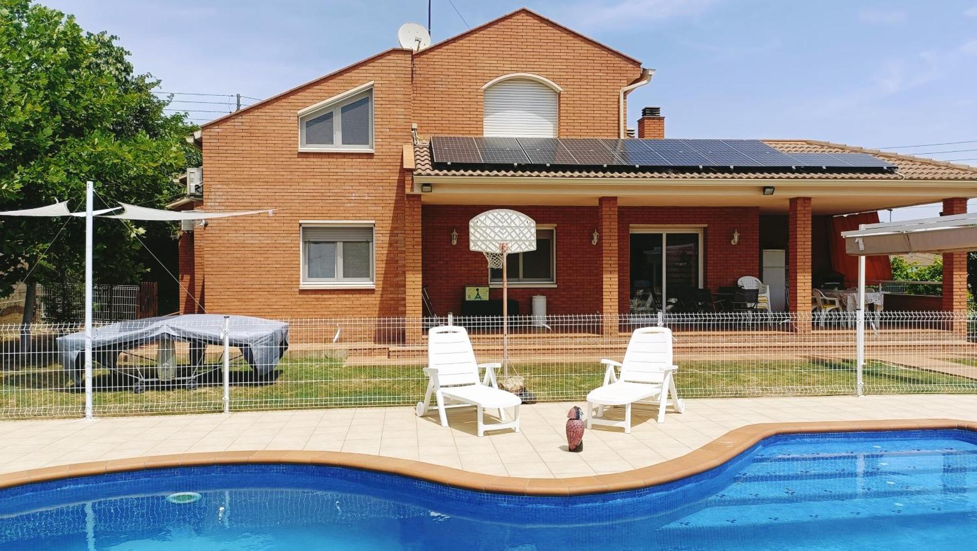 Casa Con Jardin Y Piscina Privada. Villa Santa Eulalia de Ronsana Exterior photo